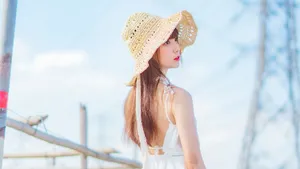 唯美户外白嫩美女图片_2