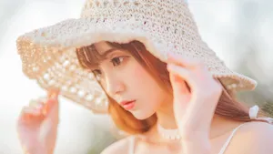 唯美户外白嫩美女图片_4