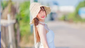 唯美户外白嫩美女图片_7