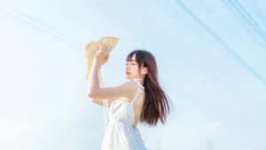 唯美户外白嫩美女图片_8