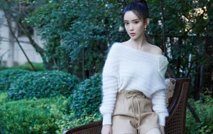性感露肩美女孟子义图片_3