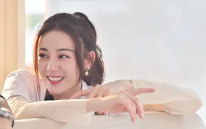 迪丽热巴甜美壁纸