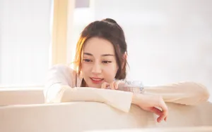 迪丽热巴甜美壁纸_2