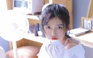 丸子头美女图片壁纸_5