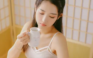 水嫩吊带美女清凉图片_6