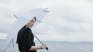 刘亦菲西装个性壁纸_2