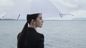 刘亦菲西装个性壁纸_3