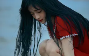 周洁琼海边甜美桌面壁纸_2