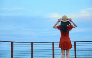 周洁琼海边甜美桌面壁纸_4
