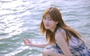 海边清纯长发飘飘美女图片第1张