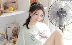 笑容甜美的白皙美女图片_8