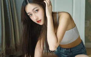 长发美女甜美写真图片壁纸
