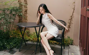 杨幂优雅迷人桌面壁纸_1
