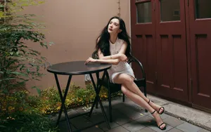 杨幂优雅迷人桌面壁纸_2
