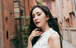 杨幂优雅迷人桌面壁纸_7
