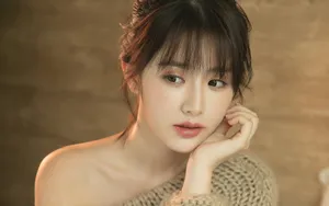 露肩性感毛衣美女图片_4
