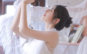 一字肩长裙美女性感写真图片_4