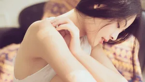 长发妩媚美女图片壁纸