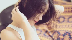 长发妩媚美女图片壁纸_6