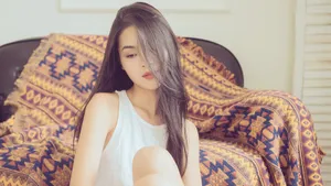 长发妩媚美女图片壁纸_8