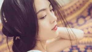 长发妩媚美女图片壁纸_9