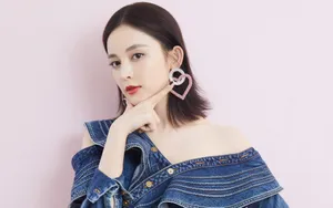 古力娜扎露肩性感图片_3