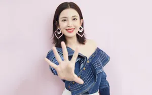 古力娜扎露肩性感图片_5