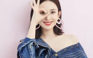 古力娜扎露肩性感图片_6