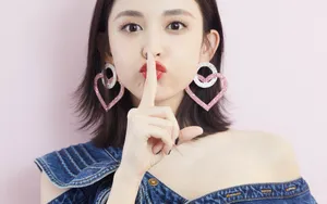 古力娜扎露肩性感图片_7