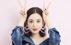 古力娜扎露肩性感图片_8