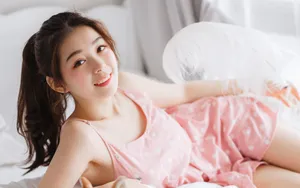 白里透红的美女性感私房照第1张