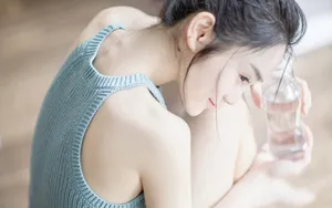 白皙养眼美女图片_4