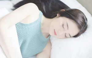 白皙养眼美女图片_7