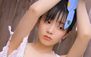 白嫩青春美少女图片壁纸_2