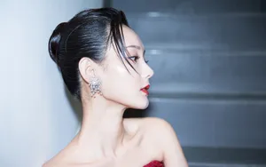 李一桐性感抹胸裙图片_3