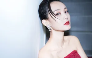 李一桐性感抹胸裙图片_4
