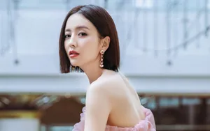 佟丽娅性感露背裙壁纸_4