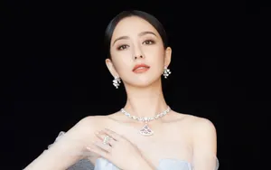 佟丽娅性感露背裙壁纸_9