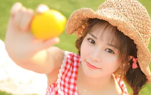 格子连衣裙美女图片_3