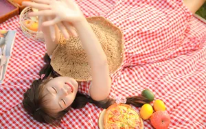 格子连衣裙美女图片_8