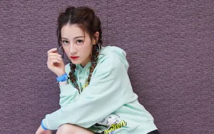 迪丽热巴甜美写真壁纸