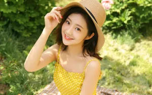 夏日吊带清凉美女图片