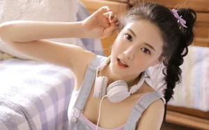 粉色美女性感图片壁纸