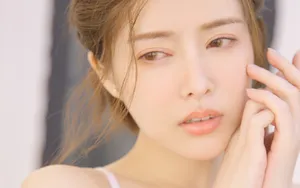 泳衣水灵水嫩美女图片_3