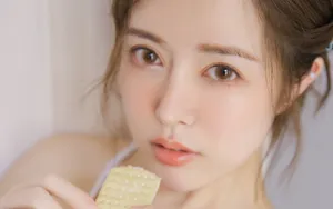 泳衣水灵水嫩美女图片_6