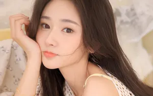 性感长发吊带美女图片_5