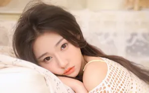 性感长发吊带美女图片_6