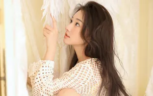 性感长发吊带美女图片_7
