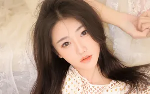 性感长发吊带美女图片_9