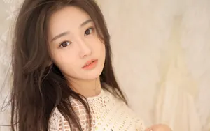 性感长发吊带美女图片_12